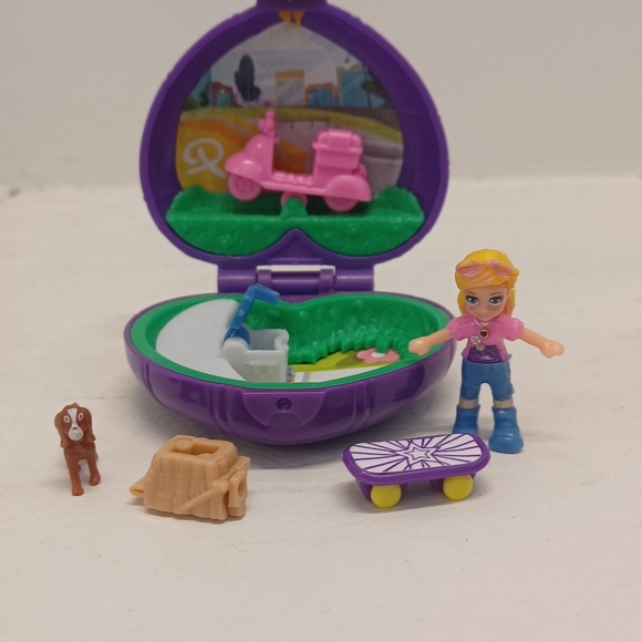 Polly Pocket 2017  Mattel Tiny Pocket Places Picnic Compact **Complete** - Picture 1 of 13